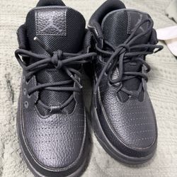 Boys Jordan Size 4