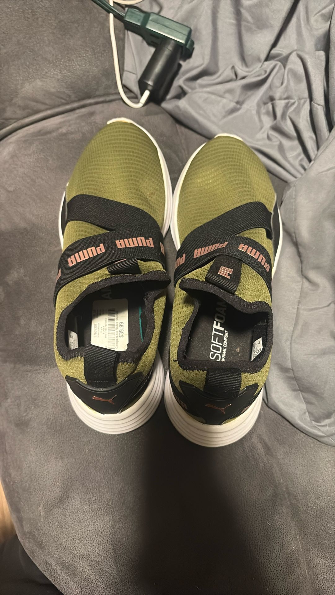 Women’s 7.5 Puma Shoes