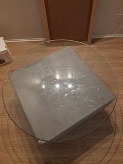 Clear round glass for dinning table