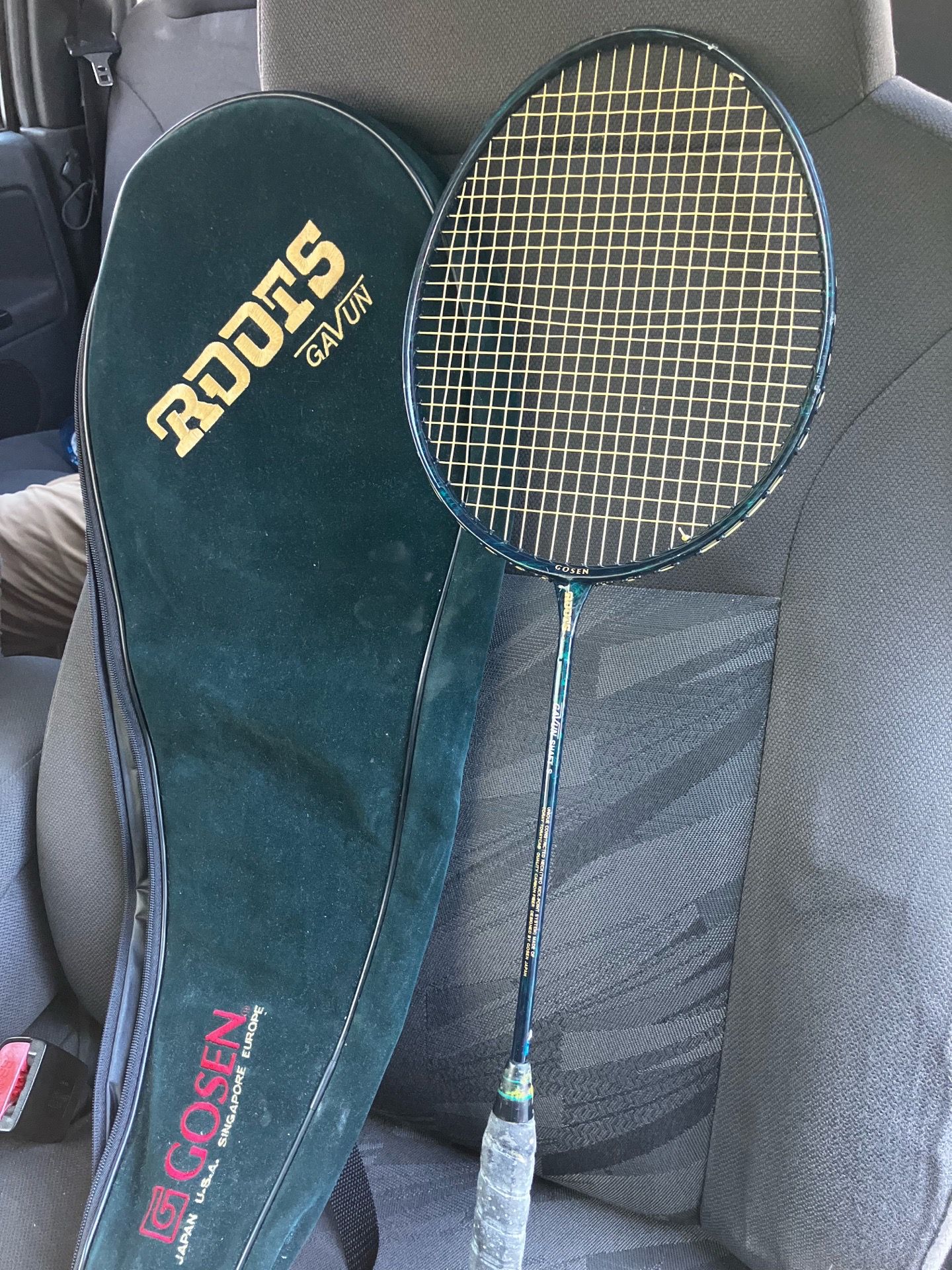 Roots Gavun badminton racket