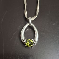 Vintage Twisted Fine Link Rope Chain With Silver-tone Pendant With Beautiful Faux Peridot Gemstone 17"
