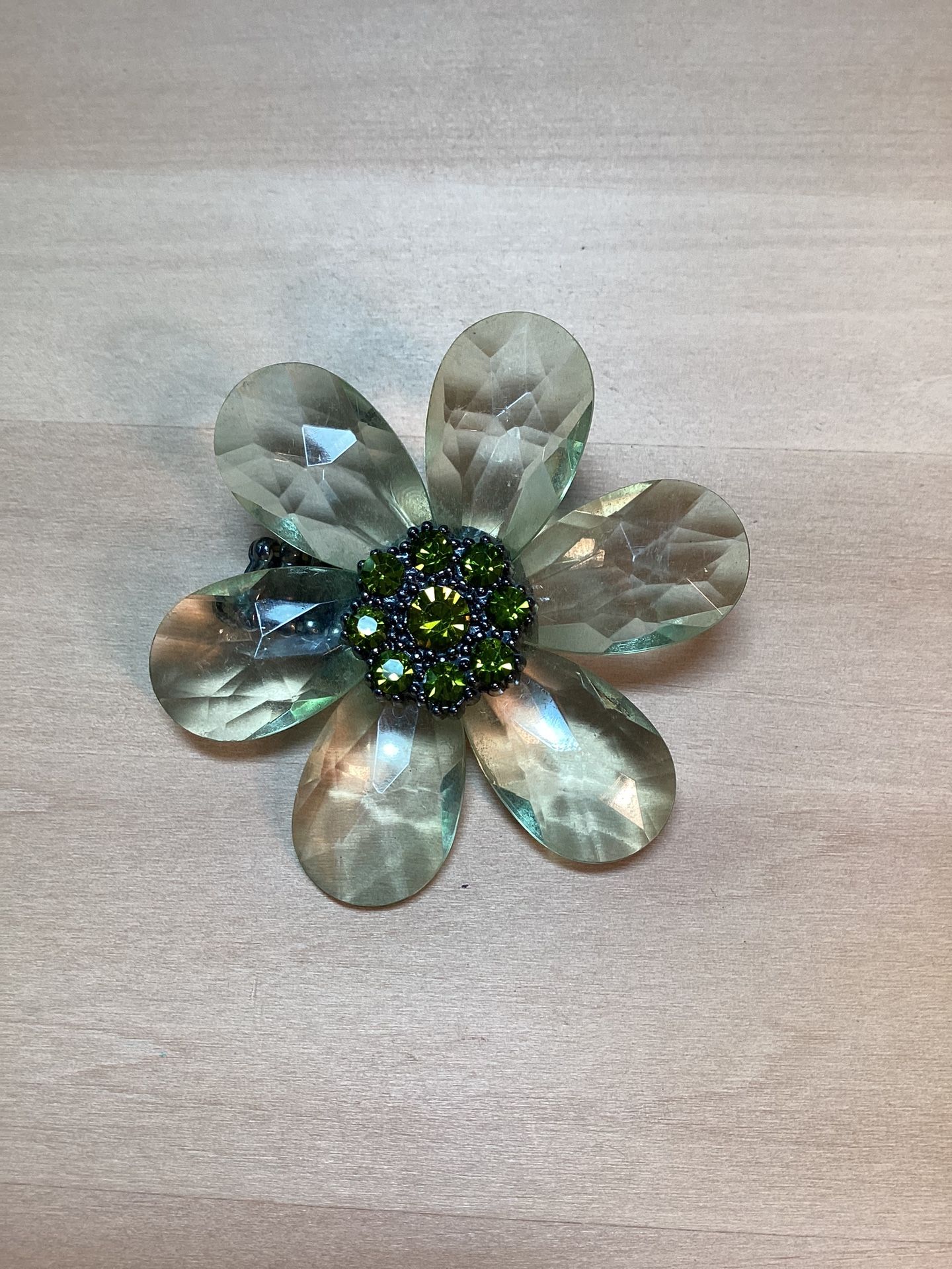 Stunning Vintage Large Green Lucite And Rhinestone Stretch Ring