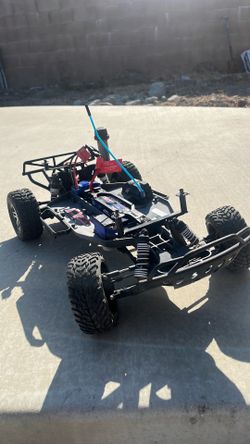 Traxxas Slash short course truck featuring a blue LiPo battery pack.
