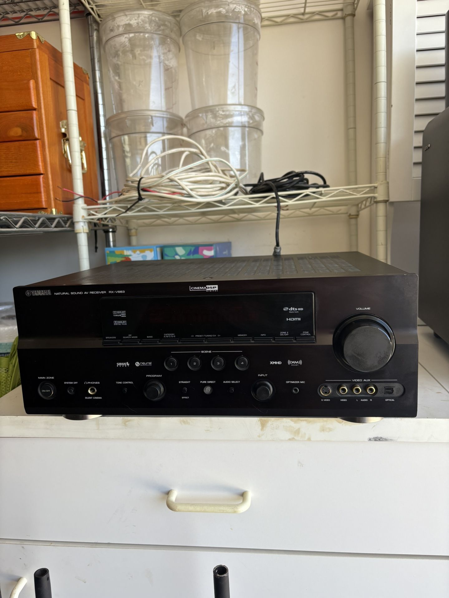 Stereo amplifier and surround system