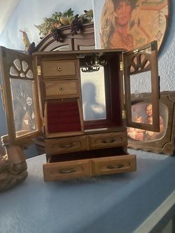 Wooden jewelry box