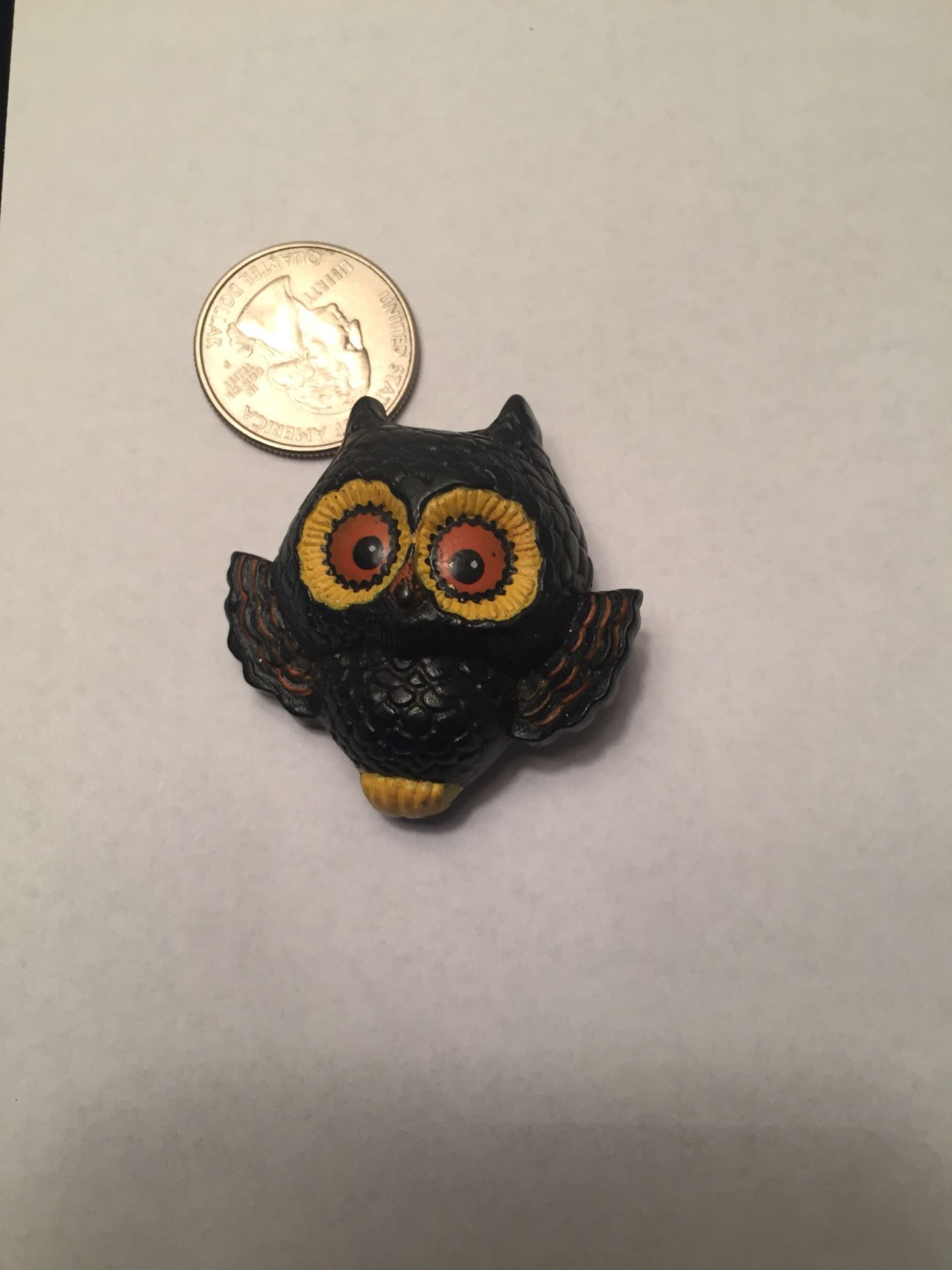 Vintage Resin Owl Pin