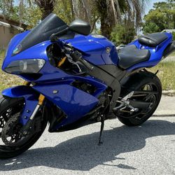 2008 Yamaha R1 $6000