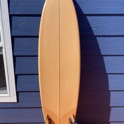 6’9 Derrick Disney Roe