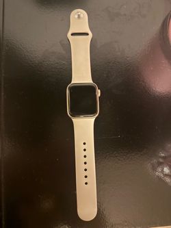 Apple Watch SE 2 GPS 40mm Starlight Aluminum Case with Starlight Sport Band - S/M