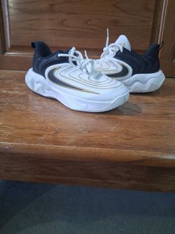 Nike Low-Top Sneakers White Black Gold