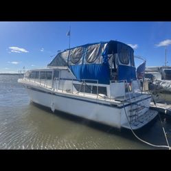 1985 Chris craft Boat