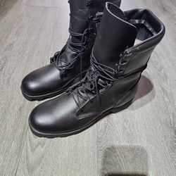 Altama leather boots military.