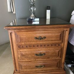 Solid Wood Dresser With 2 Side Dressers 