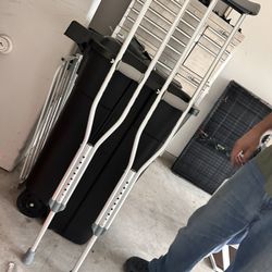 Crutches 