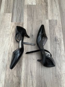 black kitten heels