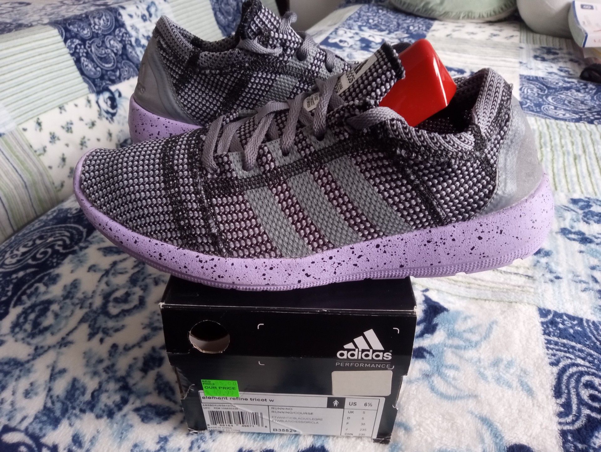 Like new Adidas size 6.5 Women $20