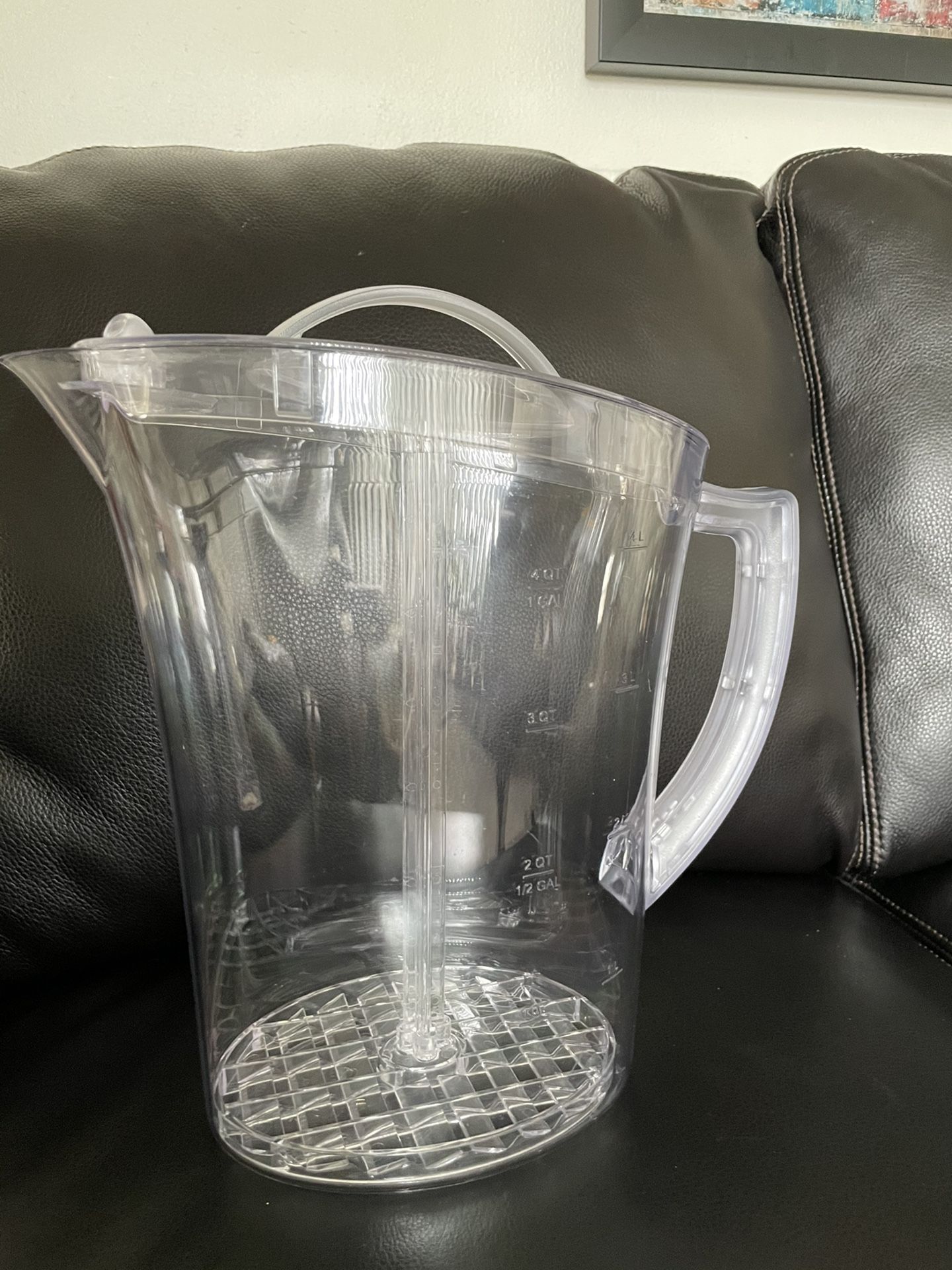 Pampered Chef Large 1 Gallon Pitcher With Plunger