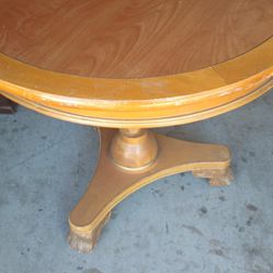 Round  Pedestal Tables With 3;Lion Feet 