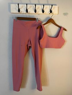 Women GAP workout outfit
