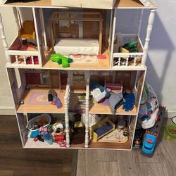 Dollhouse And Toys 