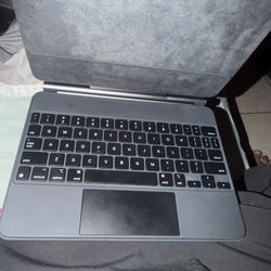iPad Air 11 inch Apple keyboard