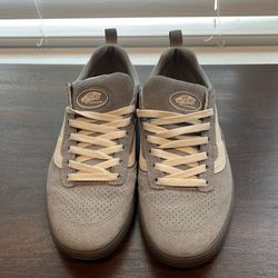 Vans men’s 8/womens 9