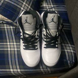 Jordan 5 Reverse Metallic 