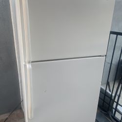 Roper/whirlpool Fridge