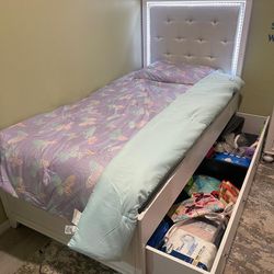 Bella White Twin Bed With Trundle, Mattress And Bedding Included