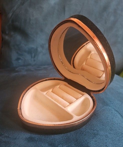 Small Velvet Heart Jewelry Box Dark Green