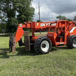 Skytrak 10,000LB Telehandler Forklift