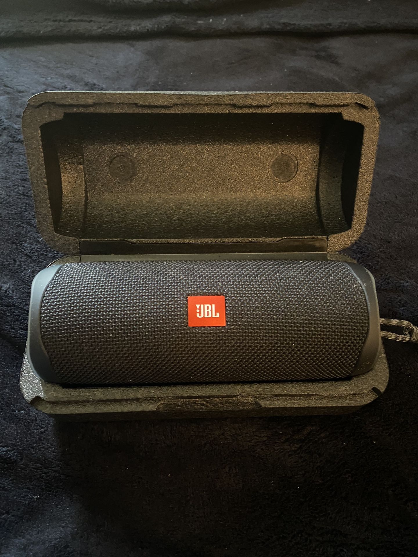 JBL FLIP 5 by harman Wireless Bluetooth Speaker With Charging Cord, Like New Works Perfect!