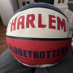 Harlem Globetrotters Signed 2021