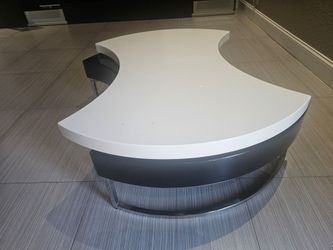 Spin top coffee table
