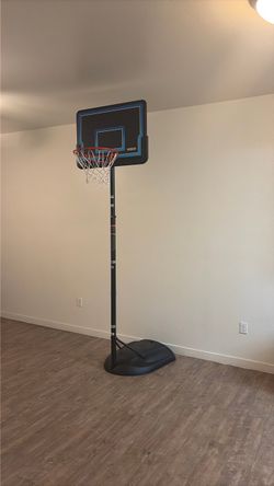 Extendable indoor and outdoor basketball hoop