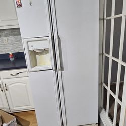 GE White Refrigerator French Door $100