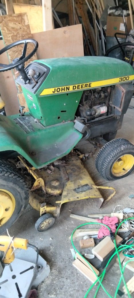 John Deere 300 Lawn Tractor With Hydraulic With Owen Engine.. Engine Turns Over It Will Run Been Setting A Long Time