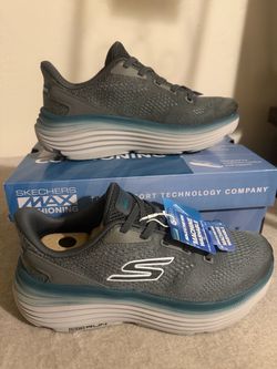 Skechers GoRunMax. Size 8