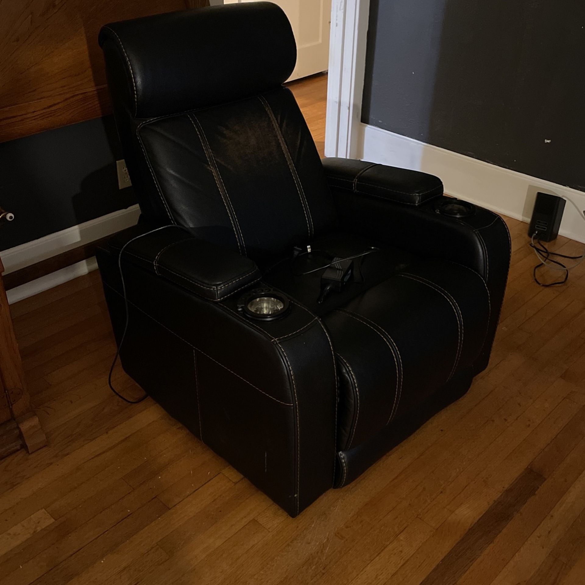 Recliner Chair for Sale in Longview, WA OfferUp