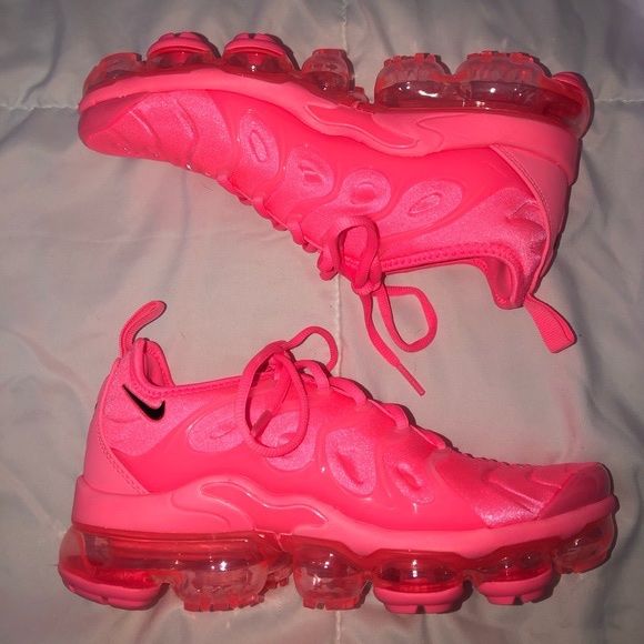 Nike Women’s VaporMax Plus - Size 6