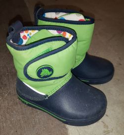 Crocs boots size 9 toddler