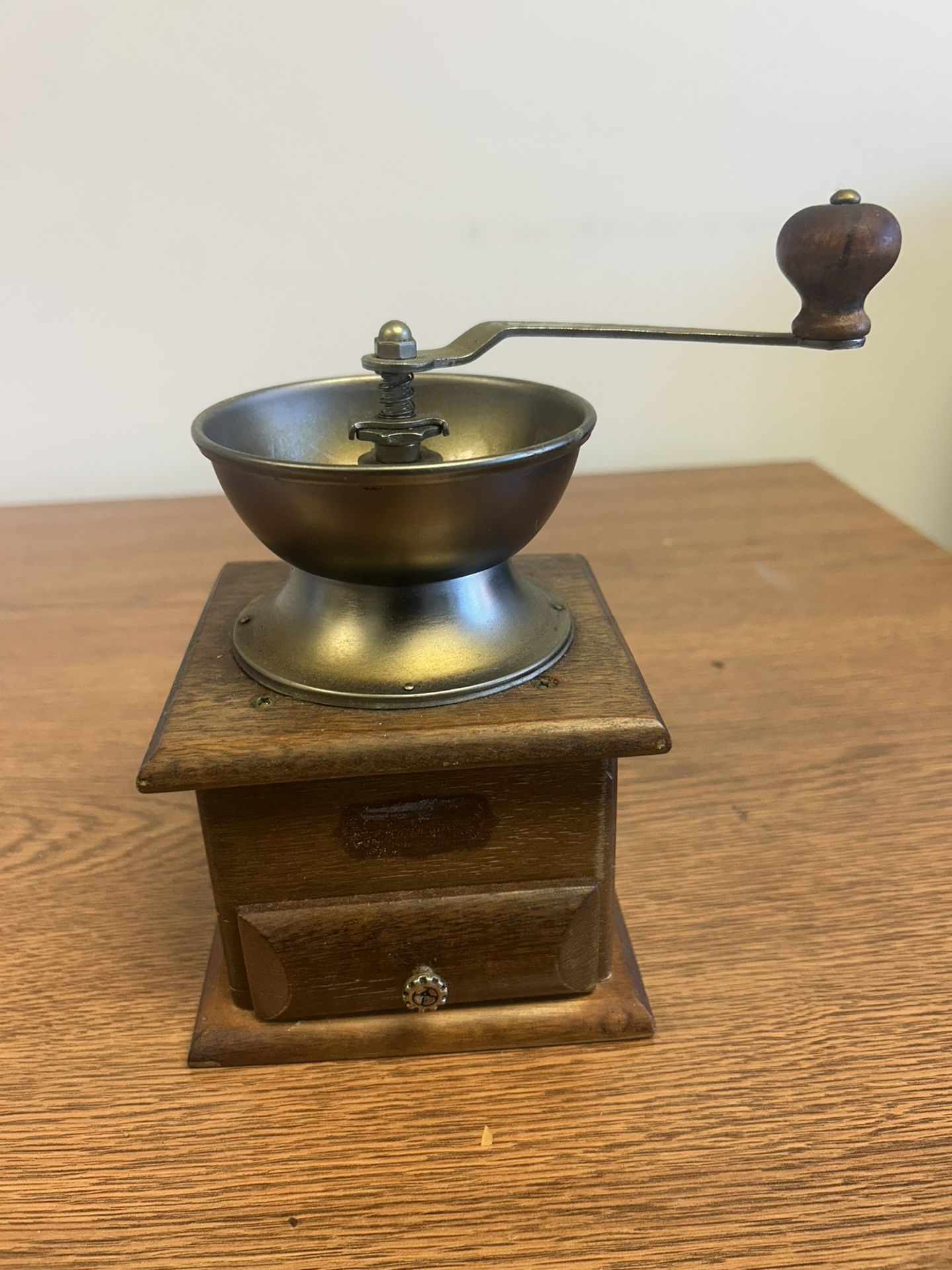 Vintage Manual Coffee Grinder with Wooden Box and Hand Crank – Rustic Antique Style