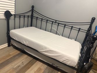 Twin Metal Daybed w/ Trundle & 1 Mattress Included