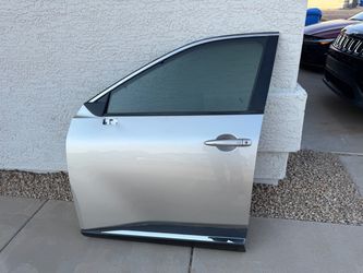 21/25 Nissan Rogue driver side front door