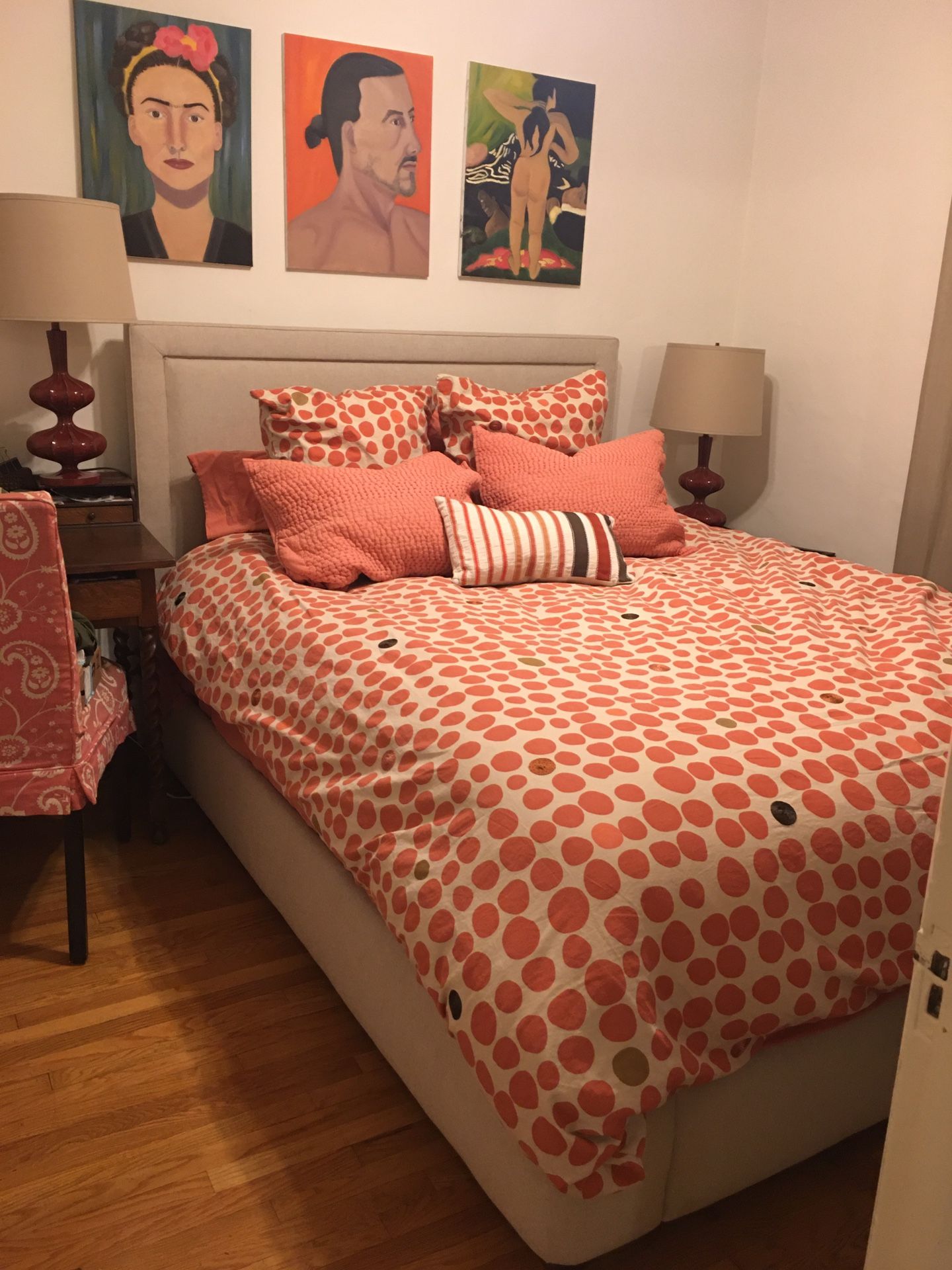 Upholstered Queen Bed with Mattress/box spring