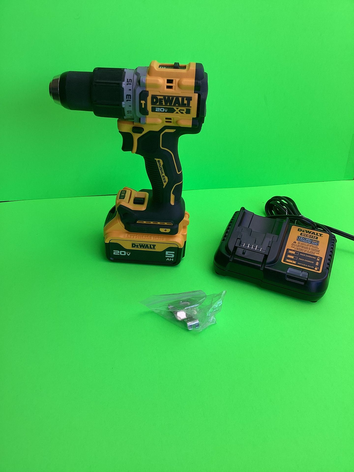 DEWALT XR 1/2-IN 20-VOLT MAX VARIABLE SPEED BRUSHLESS CORDLESS HAMMER DRILL 5 AH BATTERY AND CHARGER INCLUDED