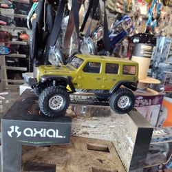 RC electric rock crawler scx24 Jeep ready to run brand new