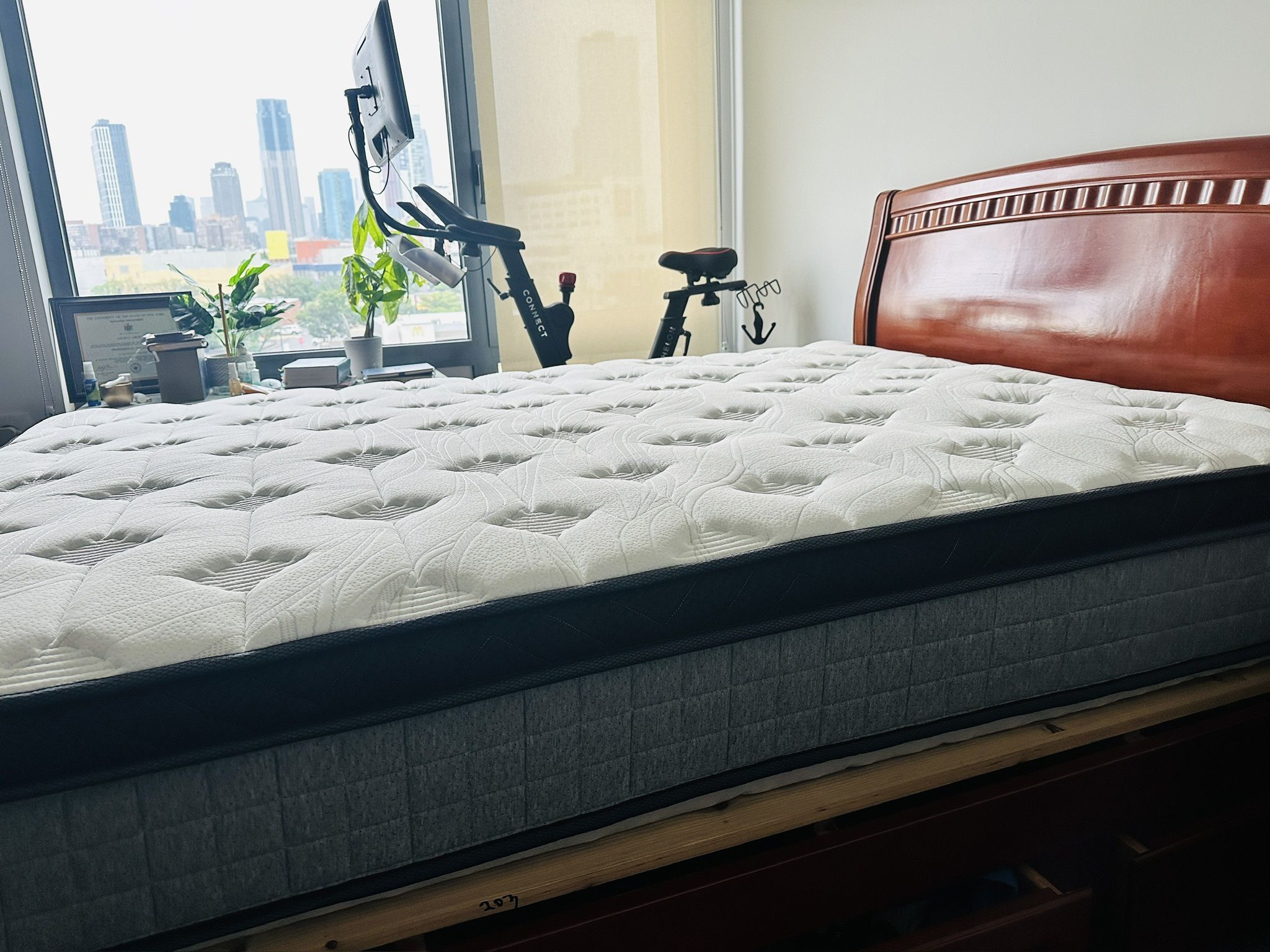 Queen Mattress (Like New)