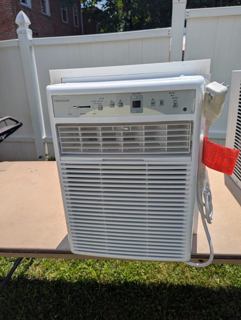 Frigidaire 8000 BTU AC.