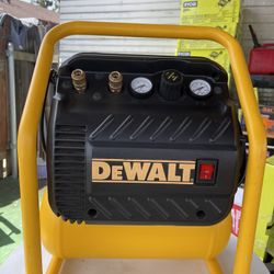 DEWALT 2.5 Gal. Portable Electric Heavy Duty 200 PSI Quiet Air Compressor